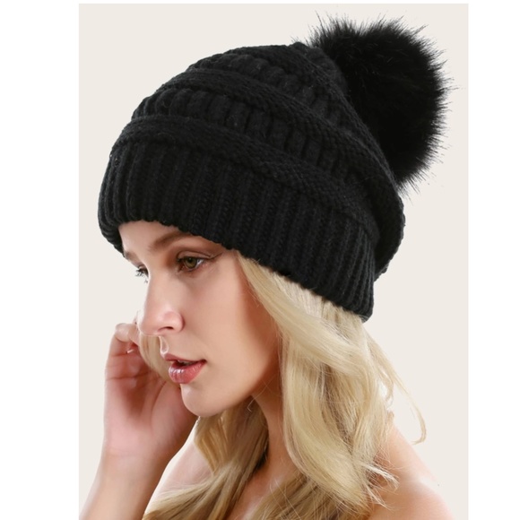 Black Cable Knit Beanie Hat Faux Fur Pom Pom 100% Acrylic - Picture 4 of 6